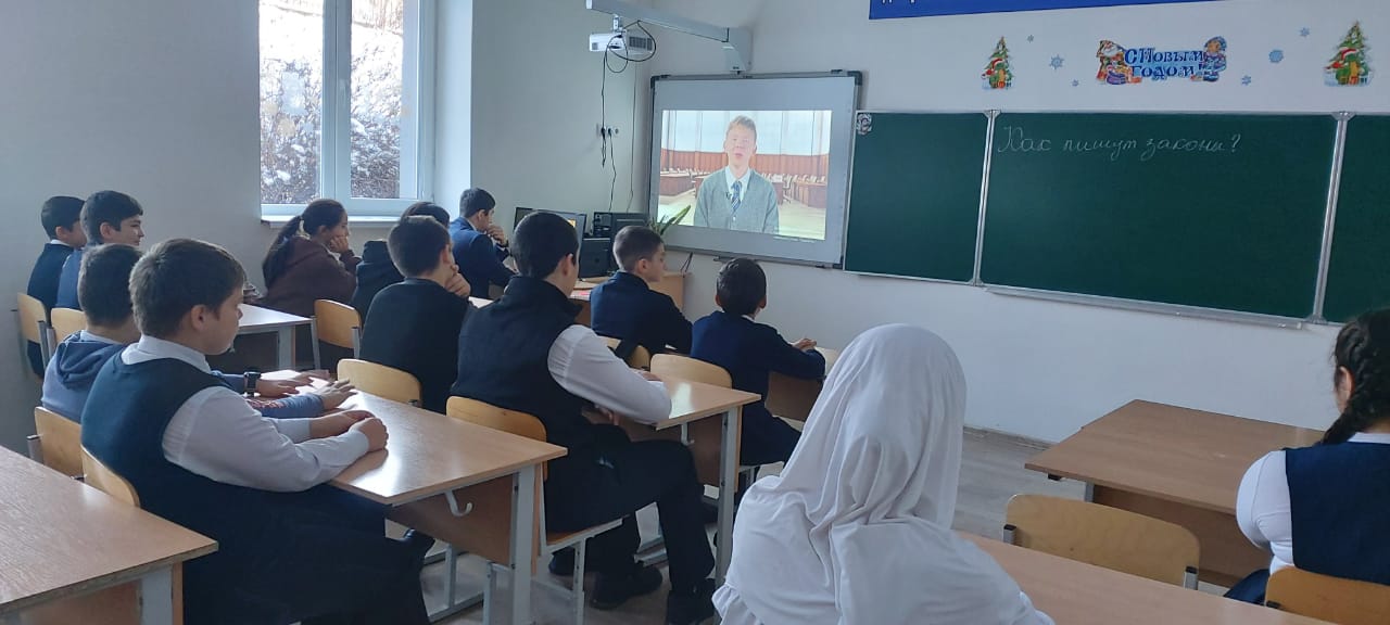 «Разговоры о важном» по теме «Как пишут законы?»..