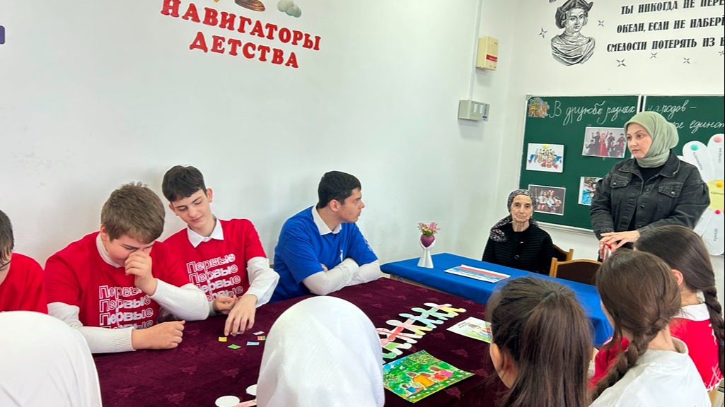 В дружбе разных народов – крепкое единство России.